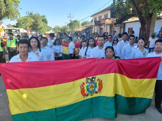 FELICIDADES BOLIVIA ????????  La Empresa Siderúrgica del Mutún estuvo presente en el Desfile Cívico de Puerto Suárez en homenaje a los 201 años de la Independencia de Bolivia.
