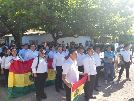 FELICIDADES BOLIVIA ????????  La Empresa Siderúrgica del Mutún estuvo presente en el Desfile Cívico de Puerto Suárez en homenaje a los 201 años de la Independencia de Bolivia.